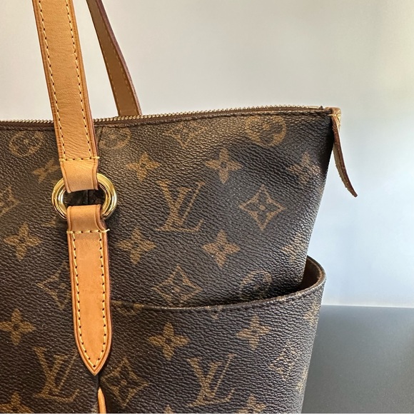 Louis Vuitton Monogram Totally MM - Picture 4 of 16